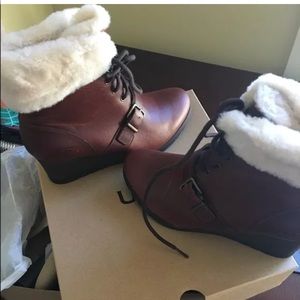 UGG Janney Heeled Booties 9.5